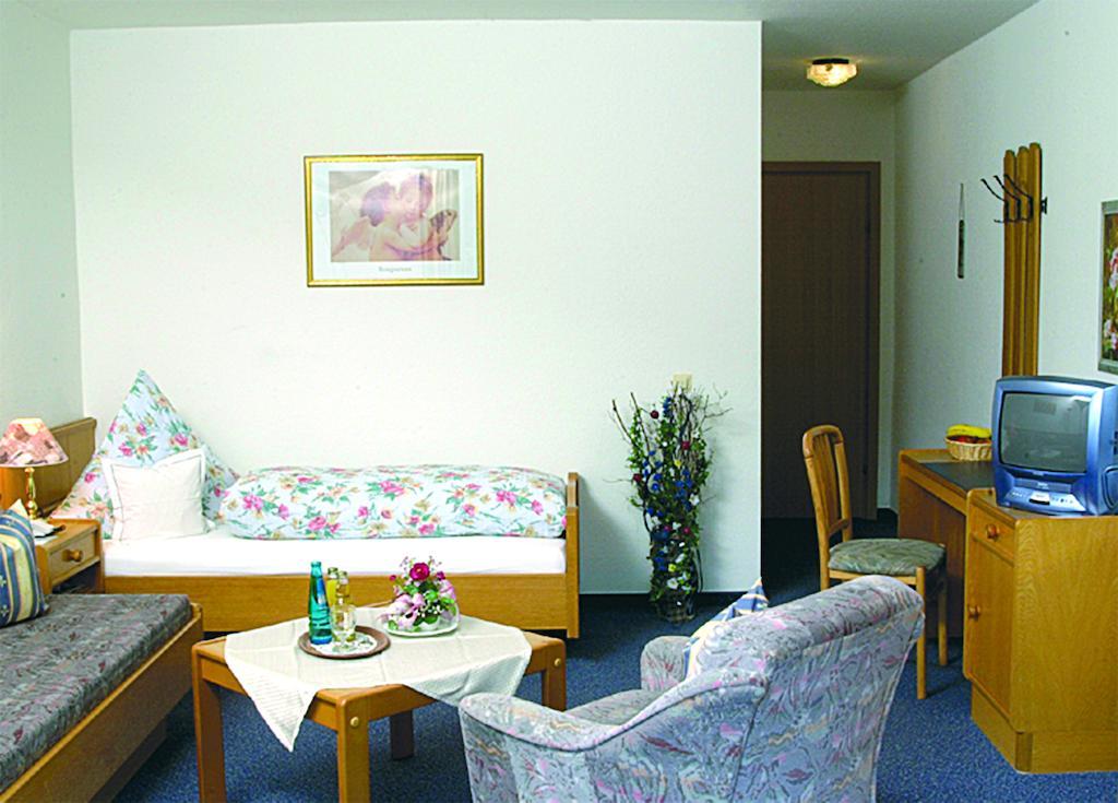 Hotel Garni Hubertushof Bad Füssing Стая снимка